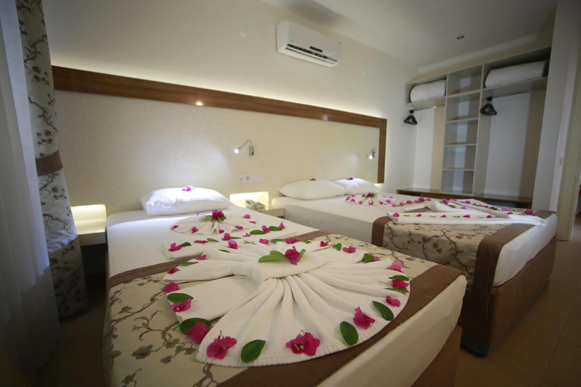 Aparthotel Almera Park 3*