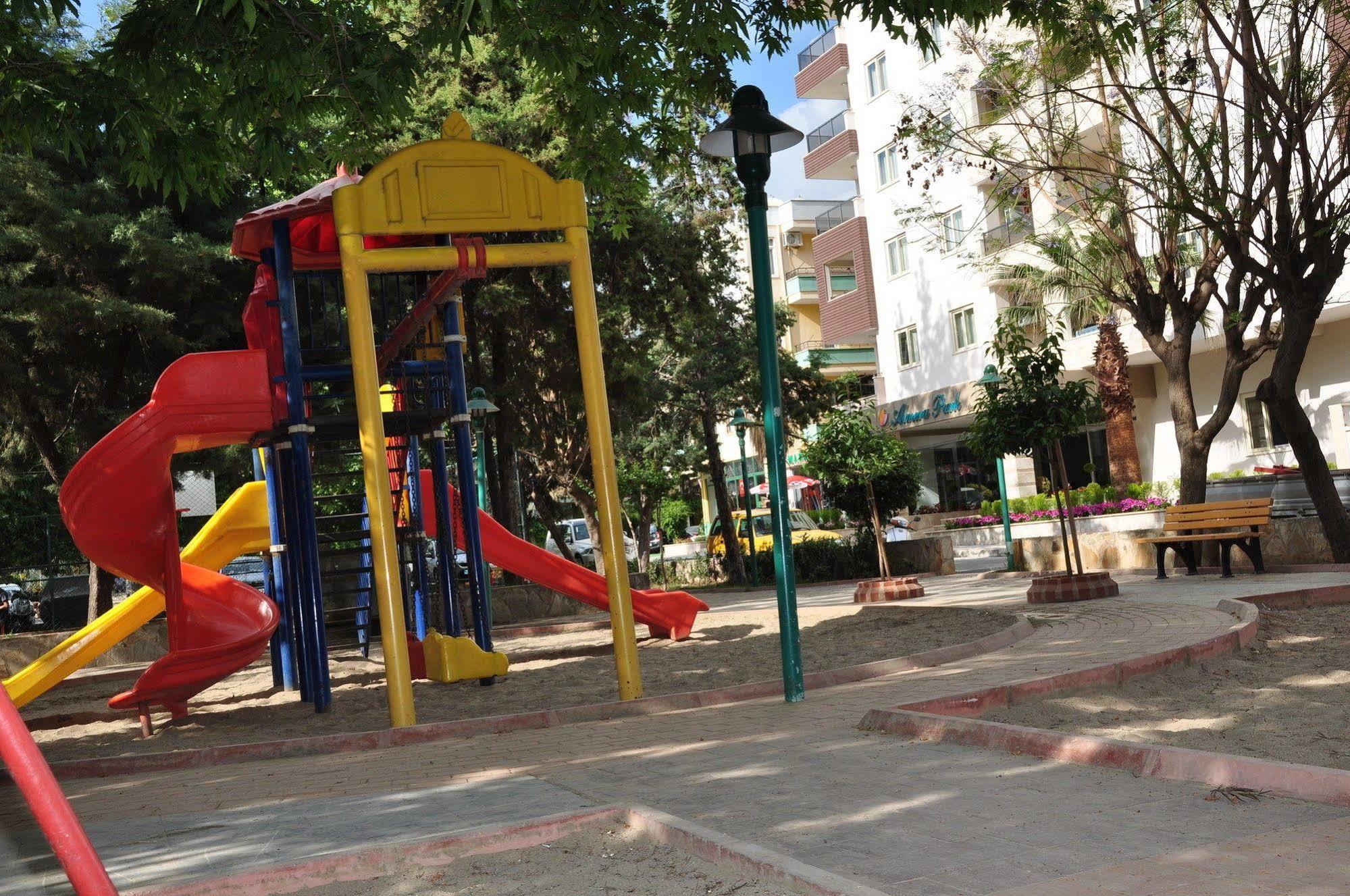 Aparthotel Almera Park
