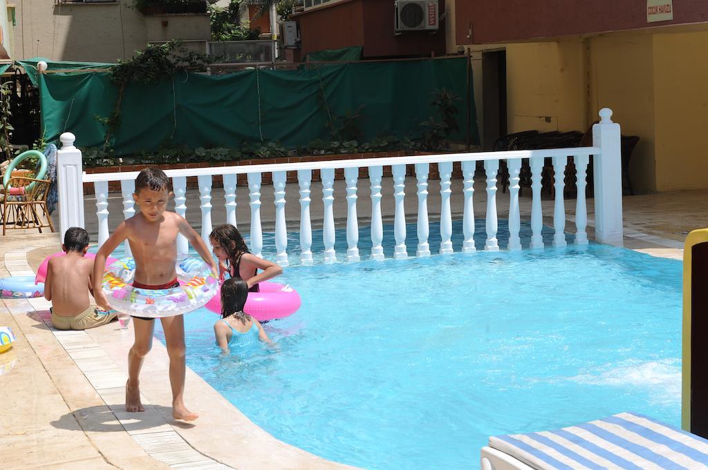 Hotel World 2*