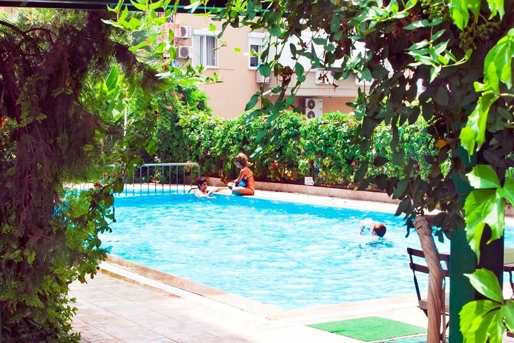 Aparthotel The S &