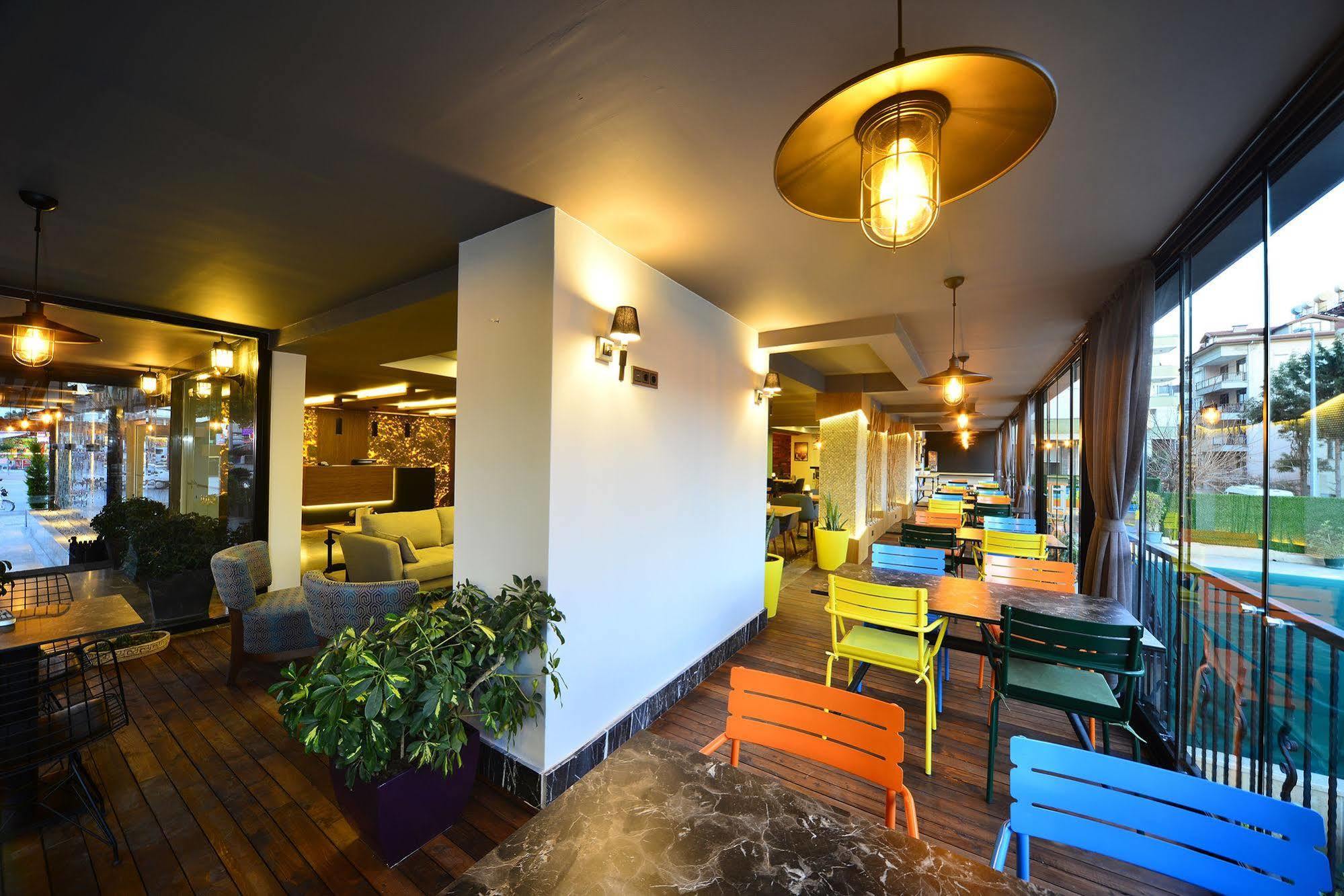 & Aparthotel