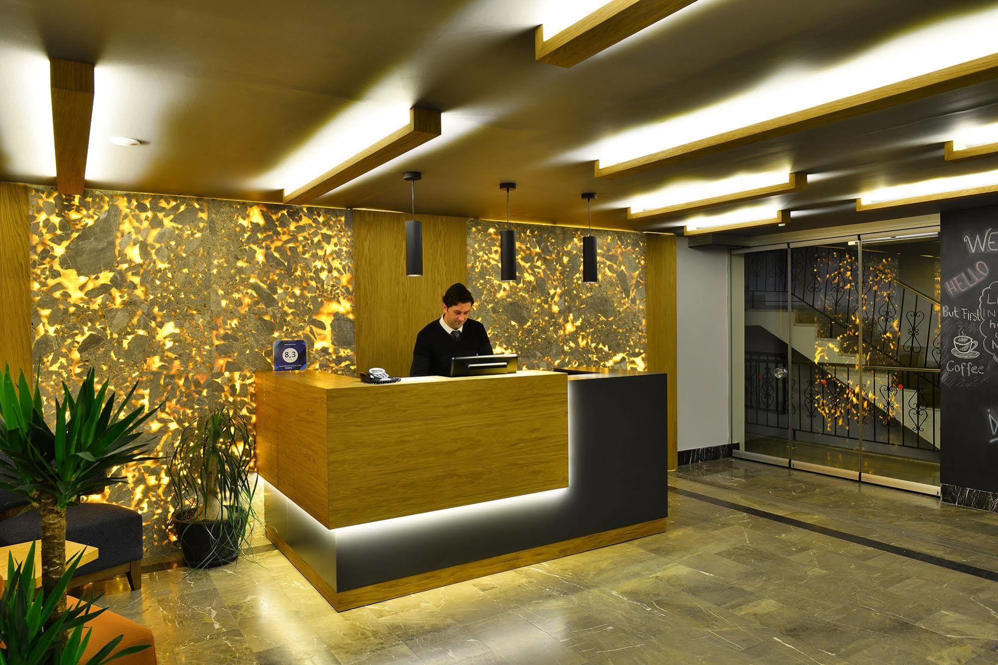 & Aparthotel 2*
