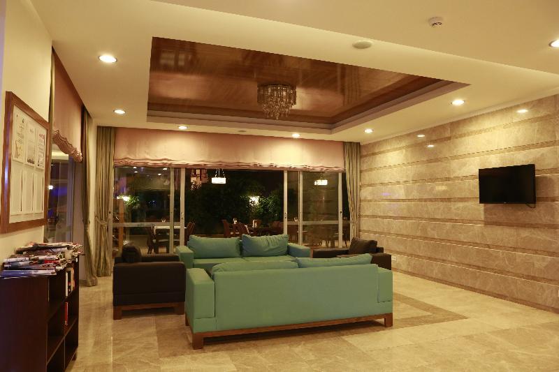 Almera Park Aparthotel 3*