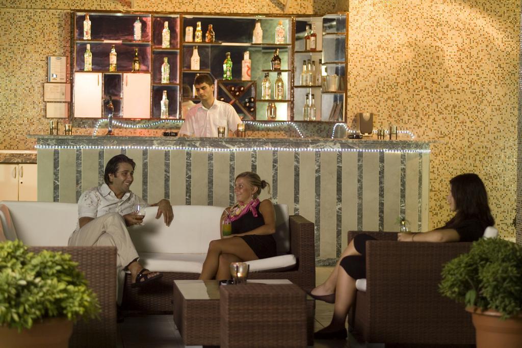 Dolphin Family Hotel Apart Otel 3*