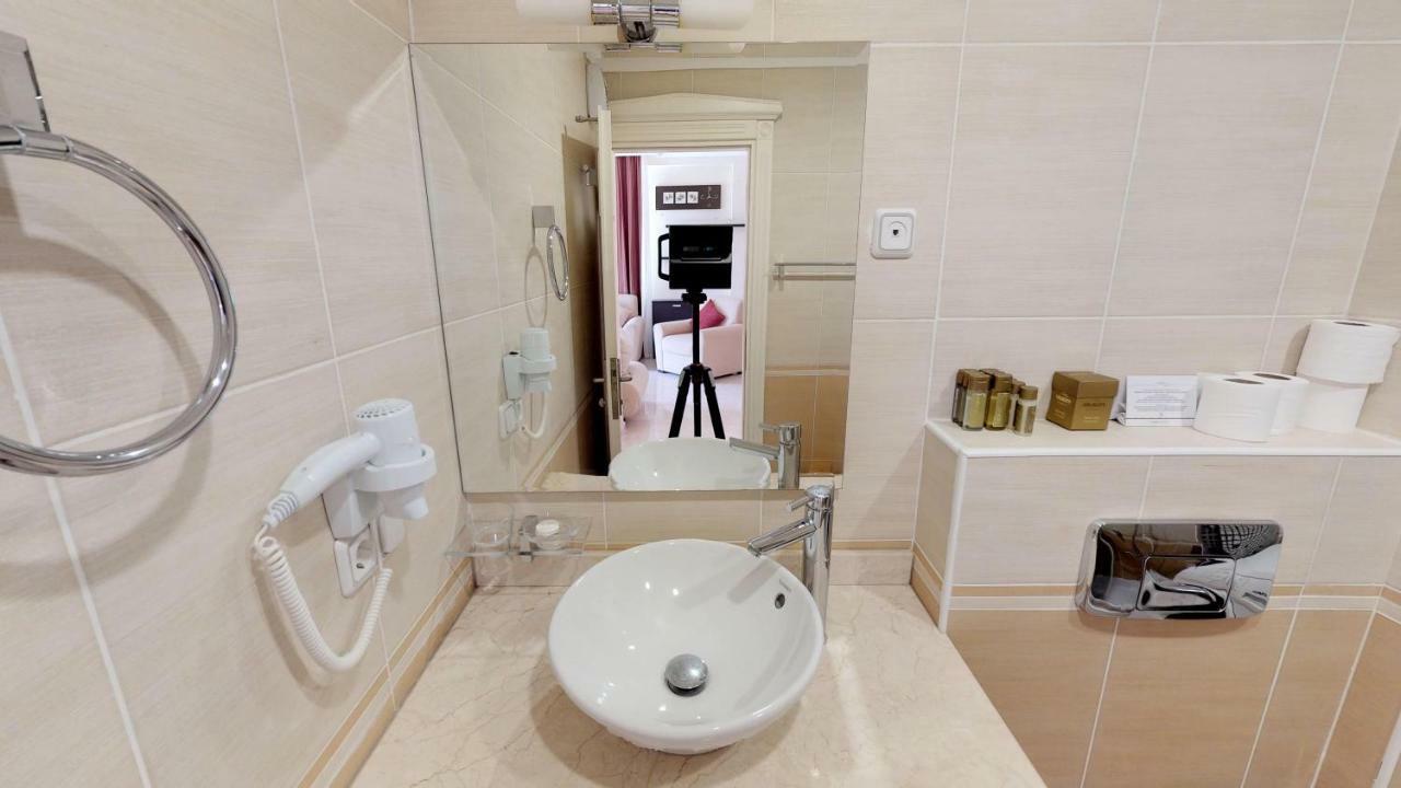 Gold 1 Bedroom *