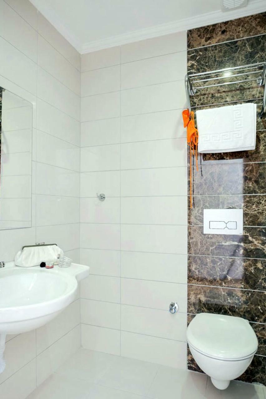 Mitos Bed & Breakfast 2*