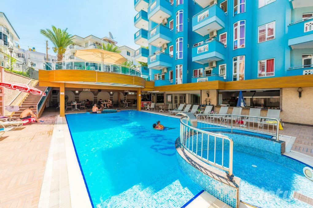 Aparthotel Lavinia &