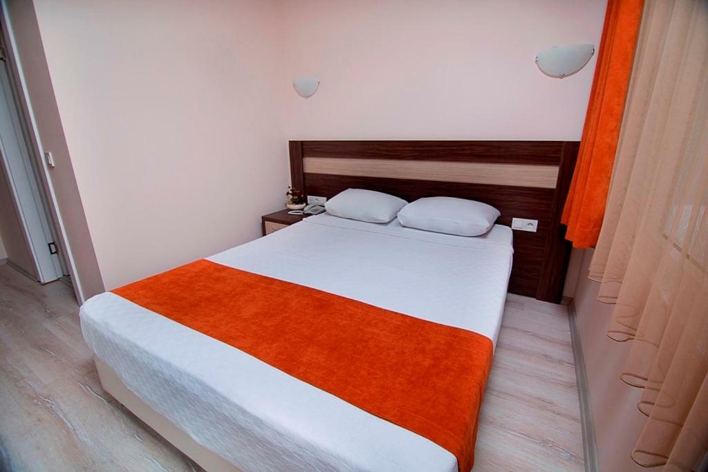 Enki Hotel 2*