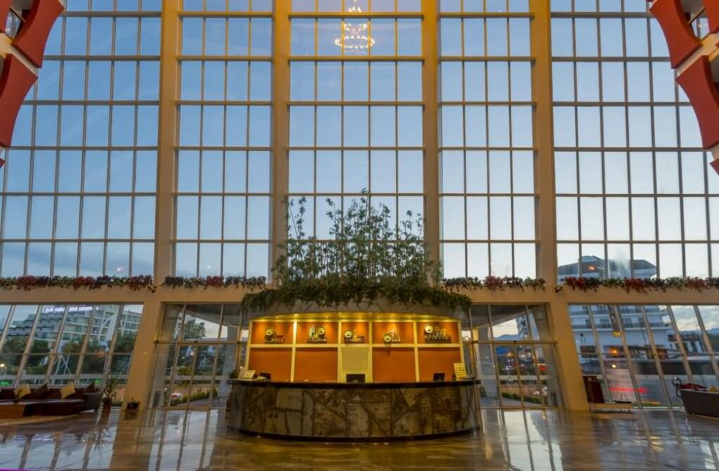 Senza The & Hotel