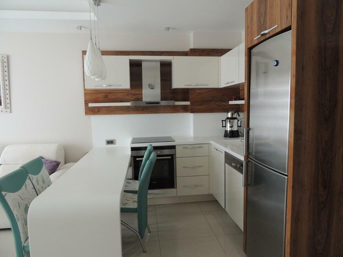Calistar Apartment