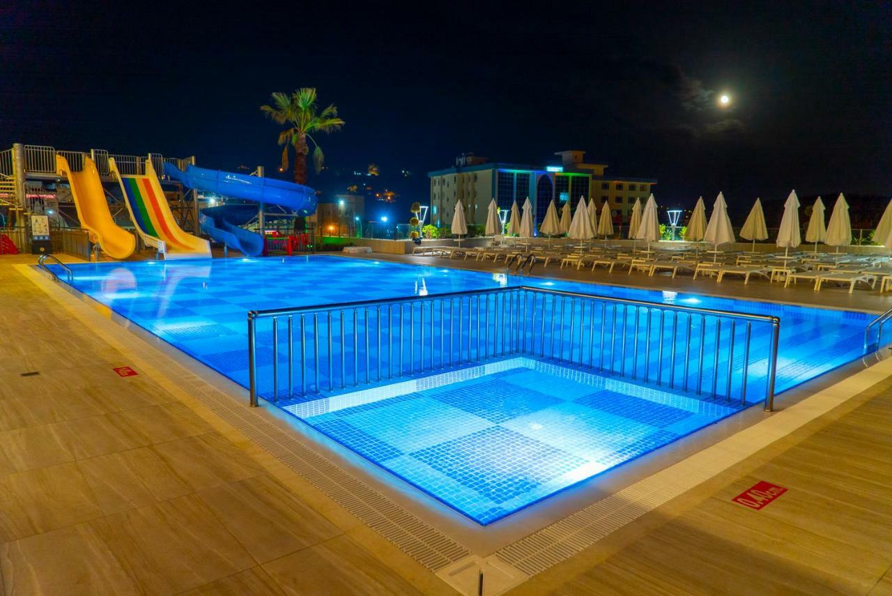 Campus Hill 5*
