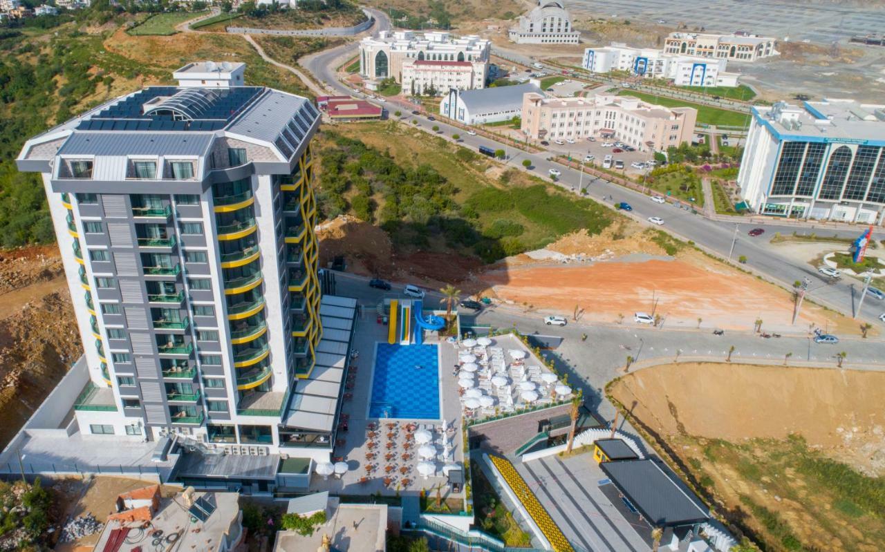 Campus Hill 5*