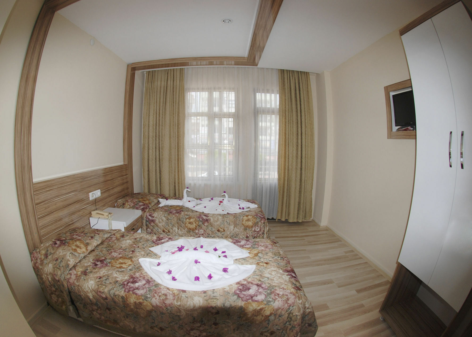 Aslan Hotel