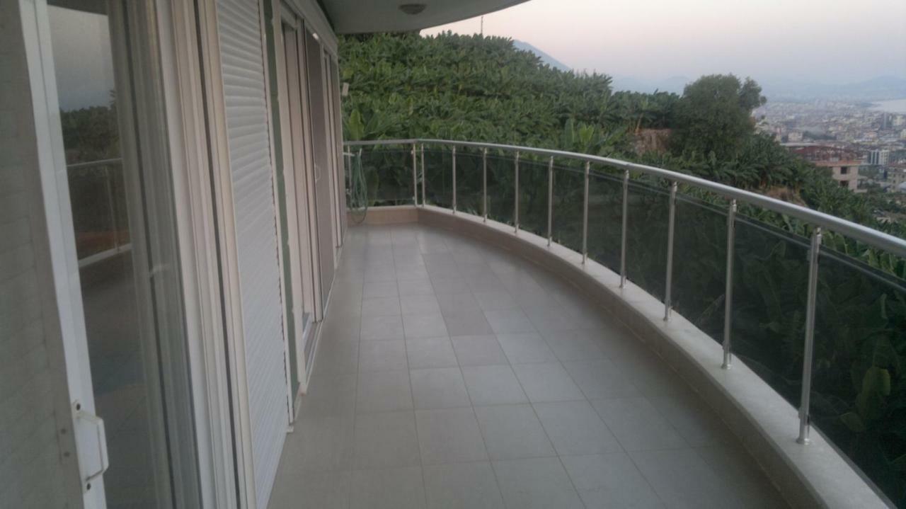 Küçük Hasbahçe Caddesi *
