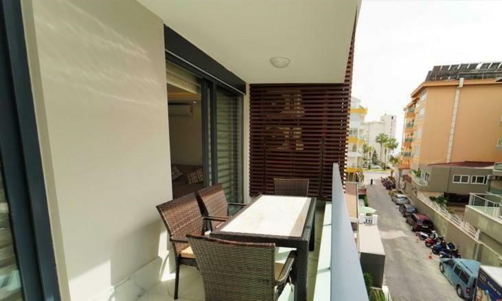 Apartment Cleopatra Crown *