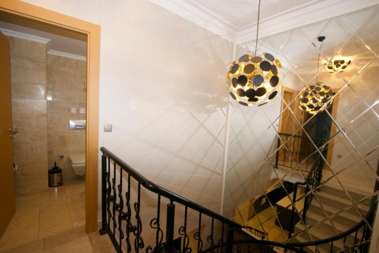 Luxury Penthouse In Goldcity
