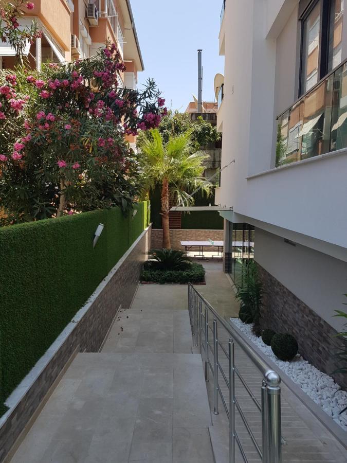 Apartment Cleopatra Crown *