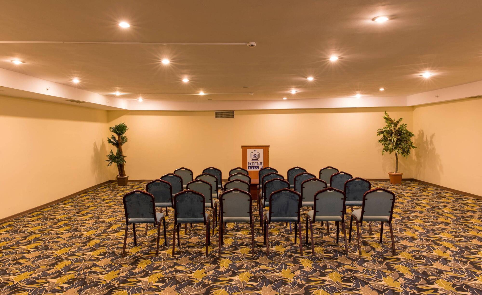 Hotel Holiday Park Resort 5*