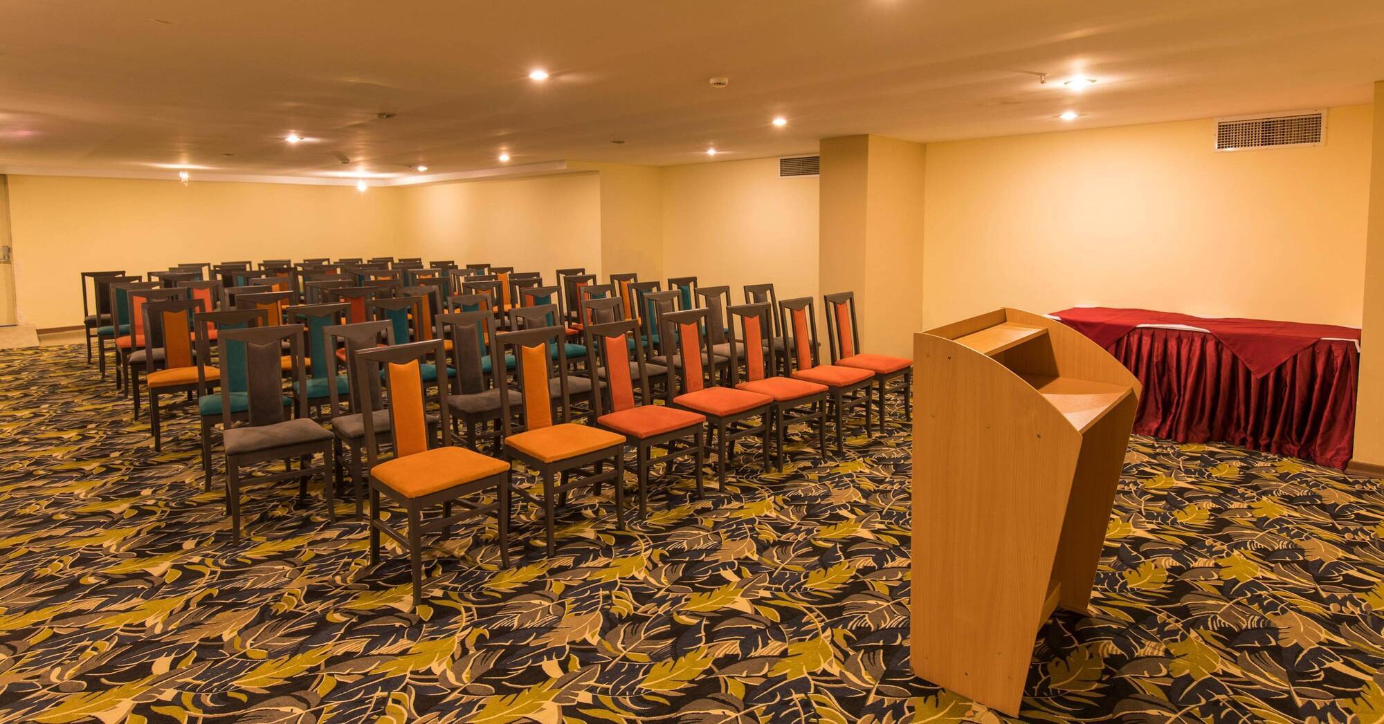 Hotel Holiday Park Resort 5*