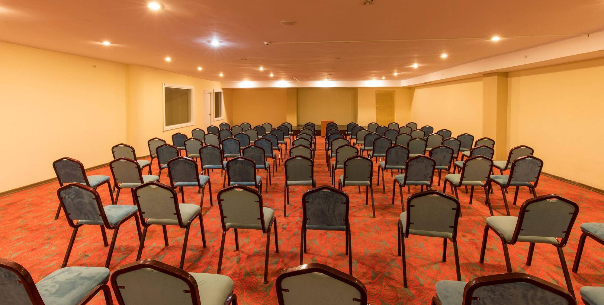 Hotel Holiday Park Resort 5*