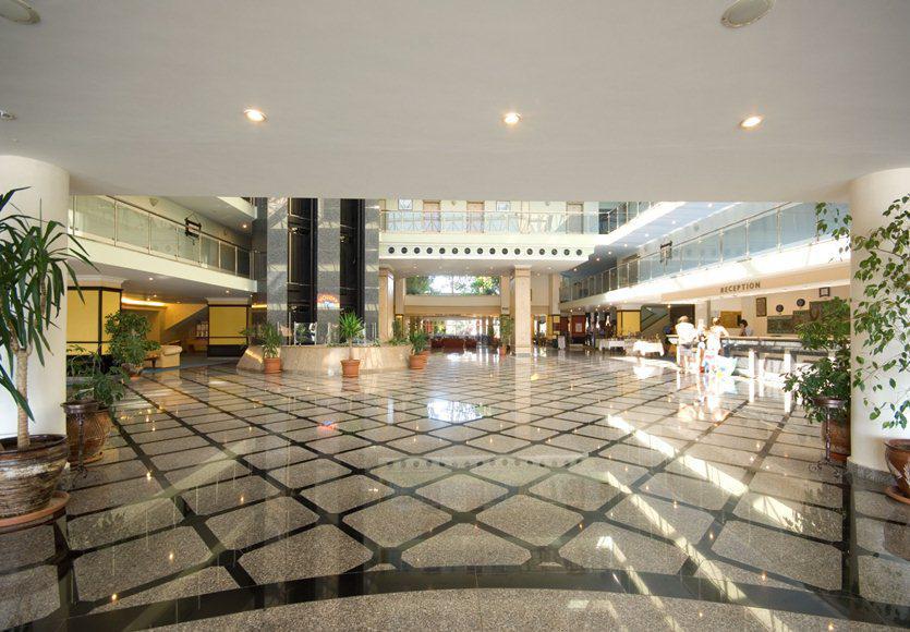 Hotel Holiday Park Resort 5*