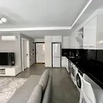 Cozy Apartment Near Cleopatra Beach