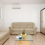 Iris Apart Hotel