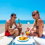 Club Aqua Plaza