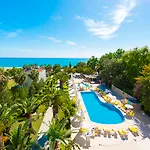 Club Aqua Plaza