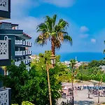 Larina Hotel