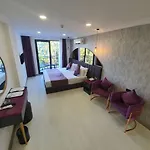 Karikatuer Bi Hotel