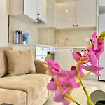 Rose 6 Comfort Living At Cleopatra