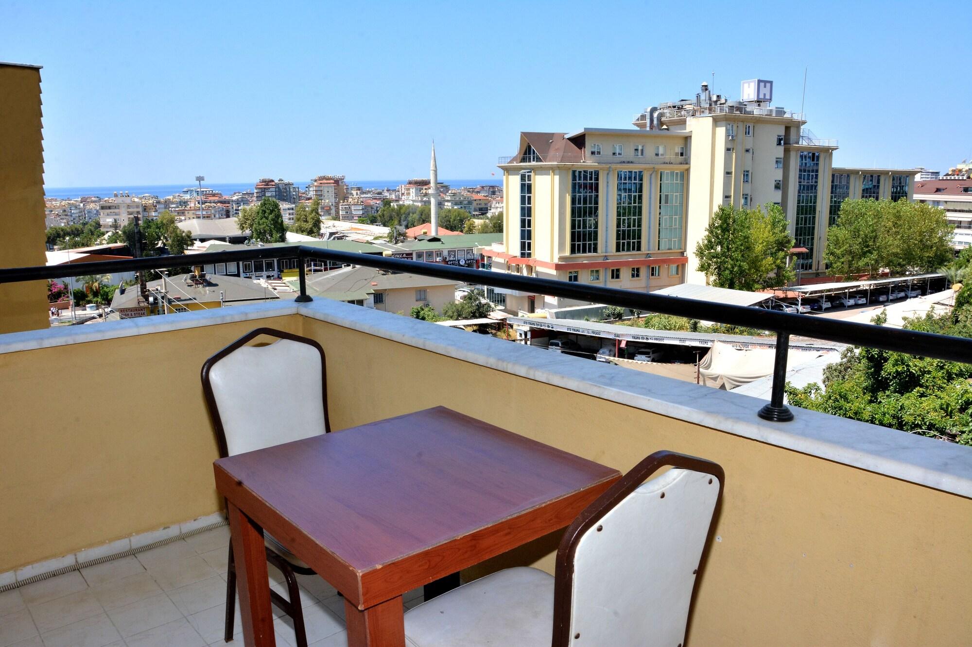 Rose Garden Aparthotel 2*