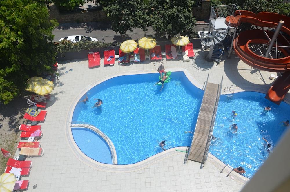 Aparthotel Rose Garden 2*