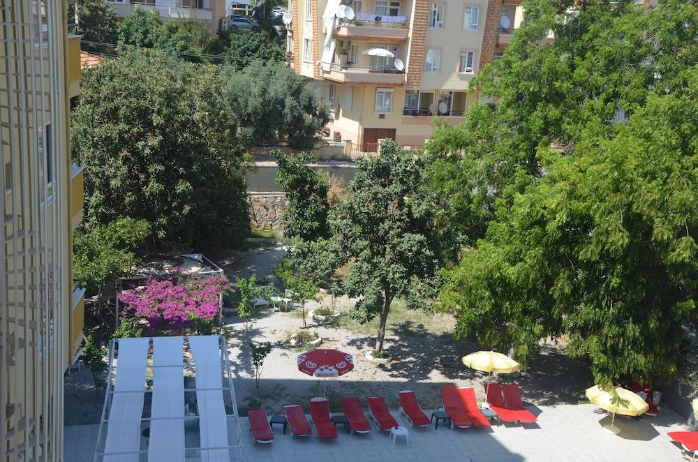 Rose Garden 2*