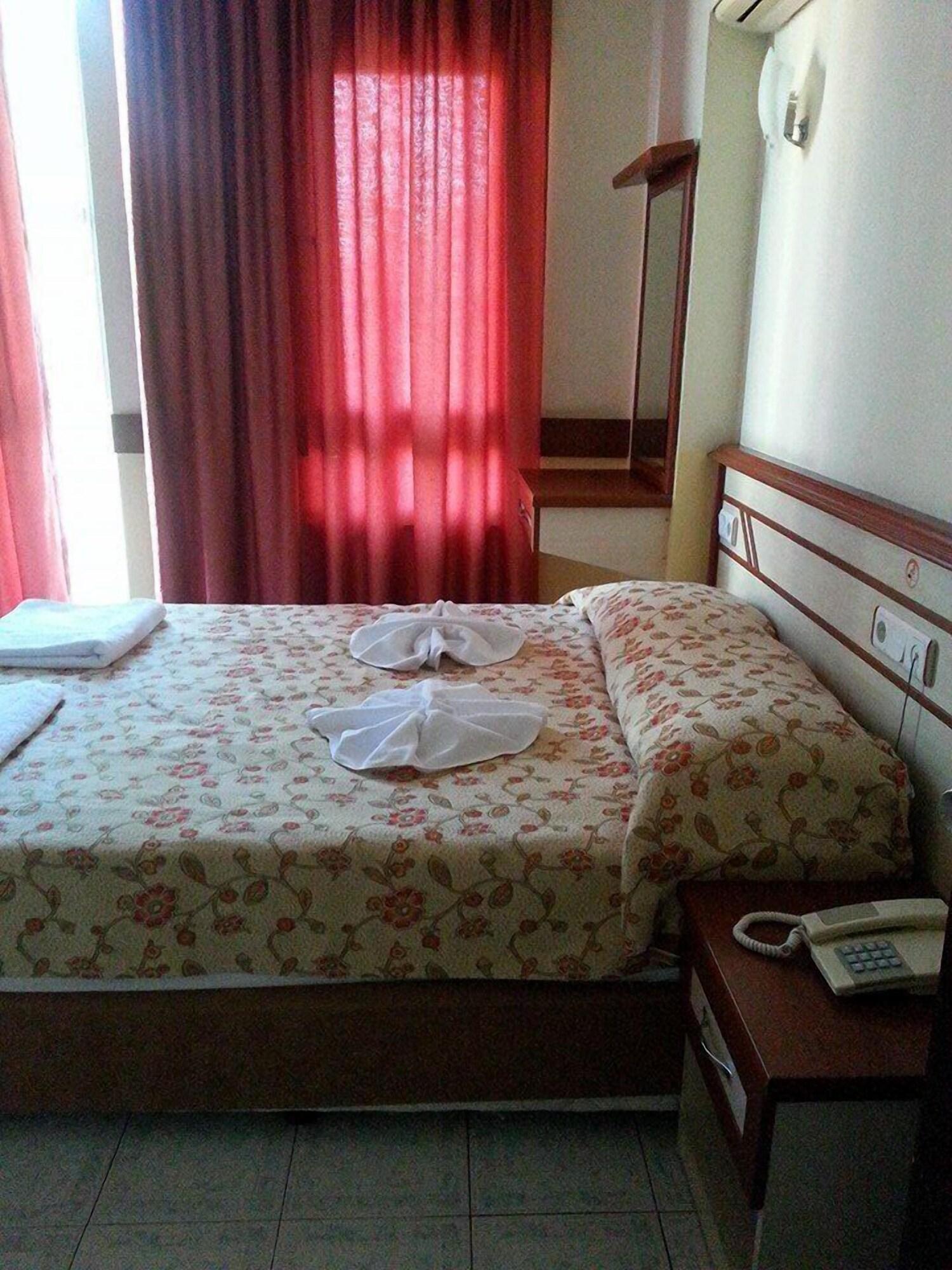 Aparthotel Lavinia &