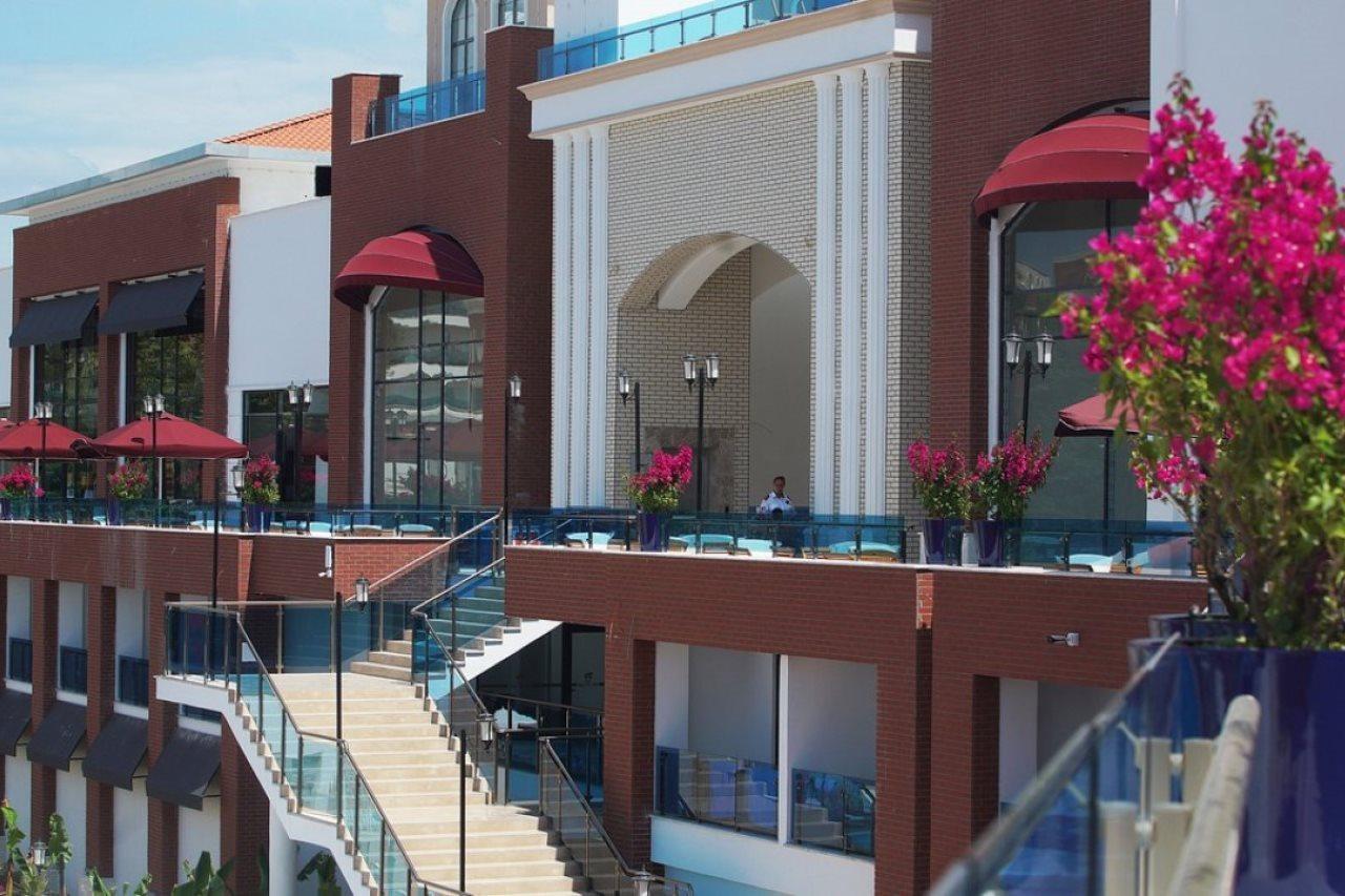 Club Aqua Plaza Hotel