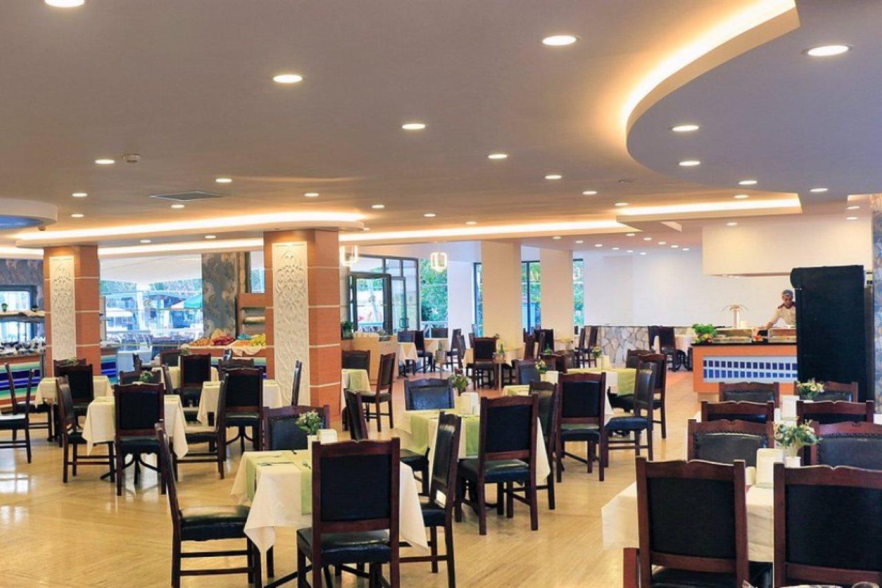 Club Aqua Plaza Hotel 4*