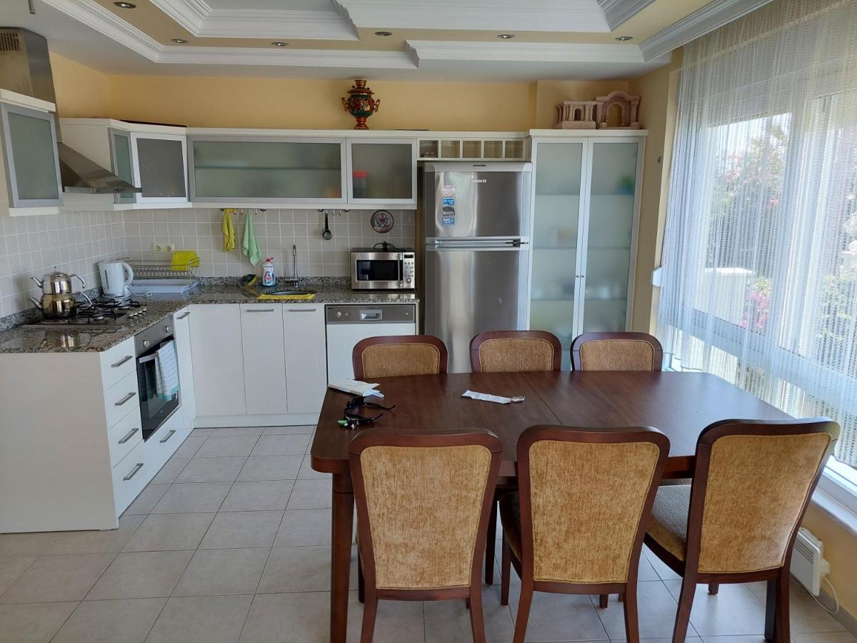 Dinek Mahallesi,eski Antalya Yplu Cad.,uygun Cleopatra 3 Sitesi No:59 Blok:e Daire:2 * Alanya