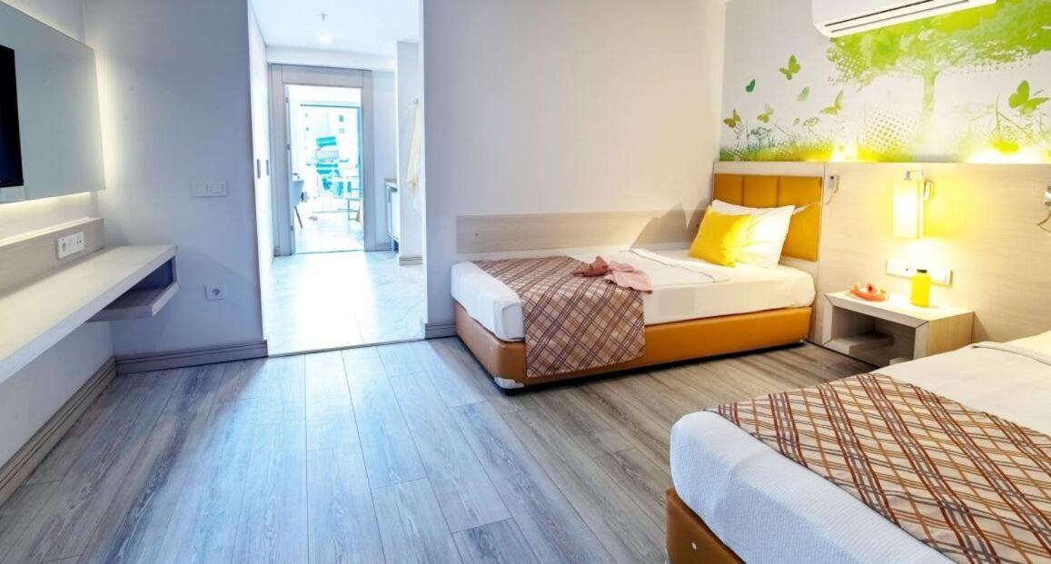Club Aqua Plaza Hotel