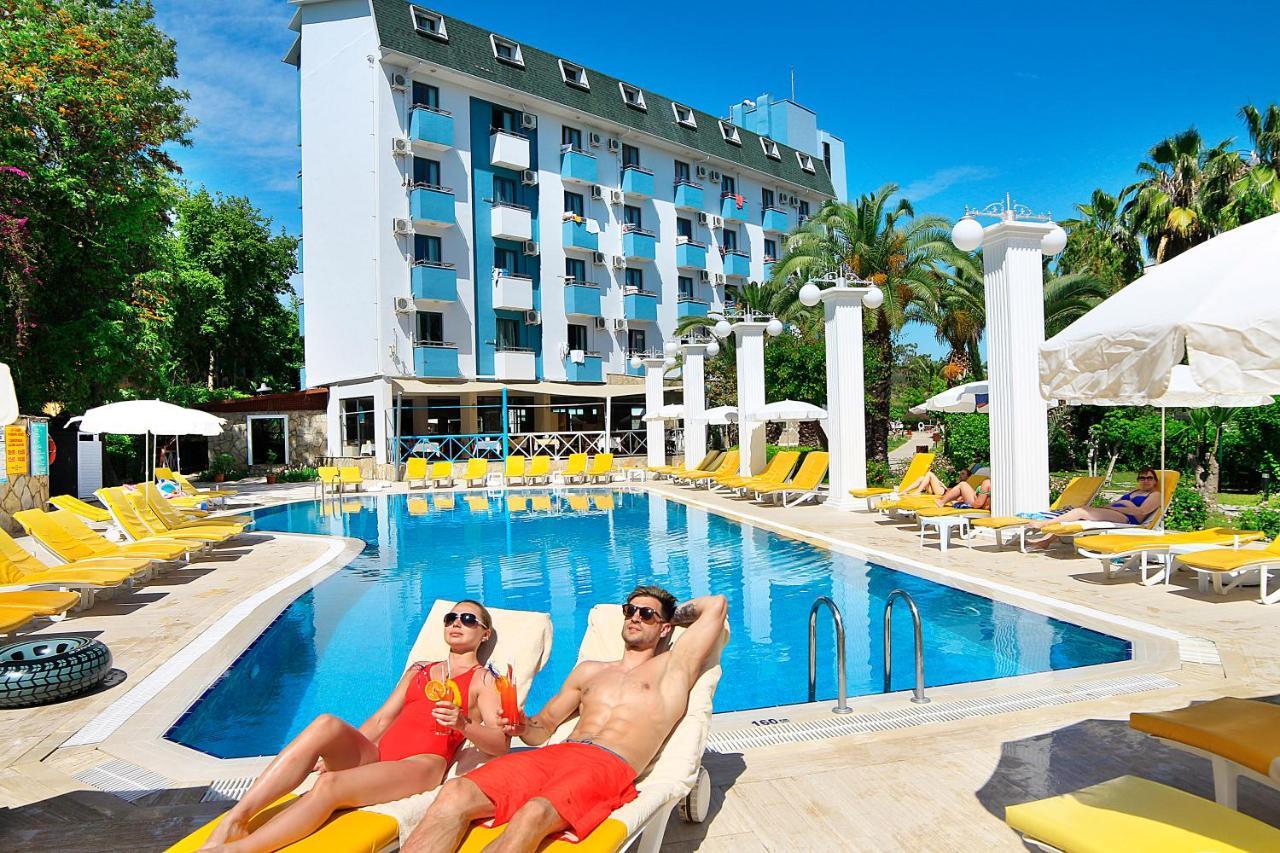 Club Aqua Plaza Hotel 4*