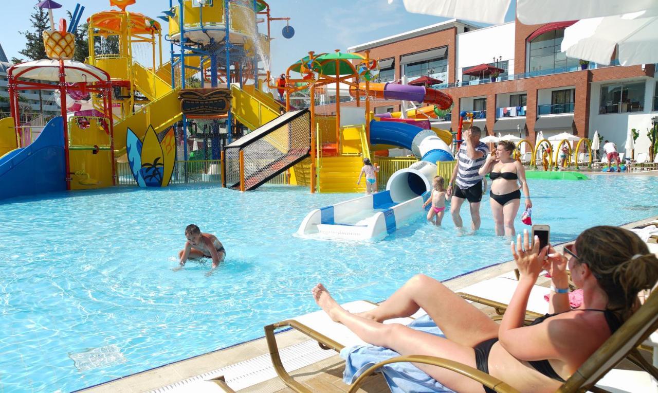 Club Aqua Plaza Hotel 4*