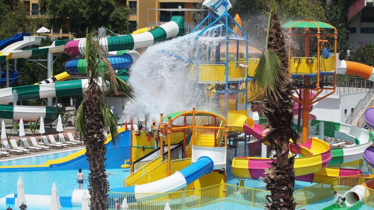 Club Aqua Plaza Hotel
