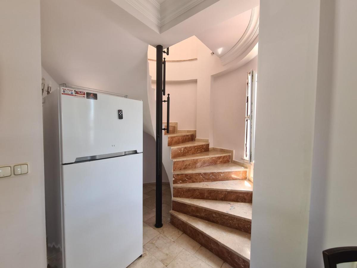 Apartment Gold
