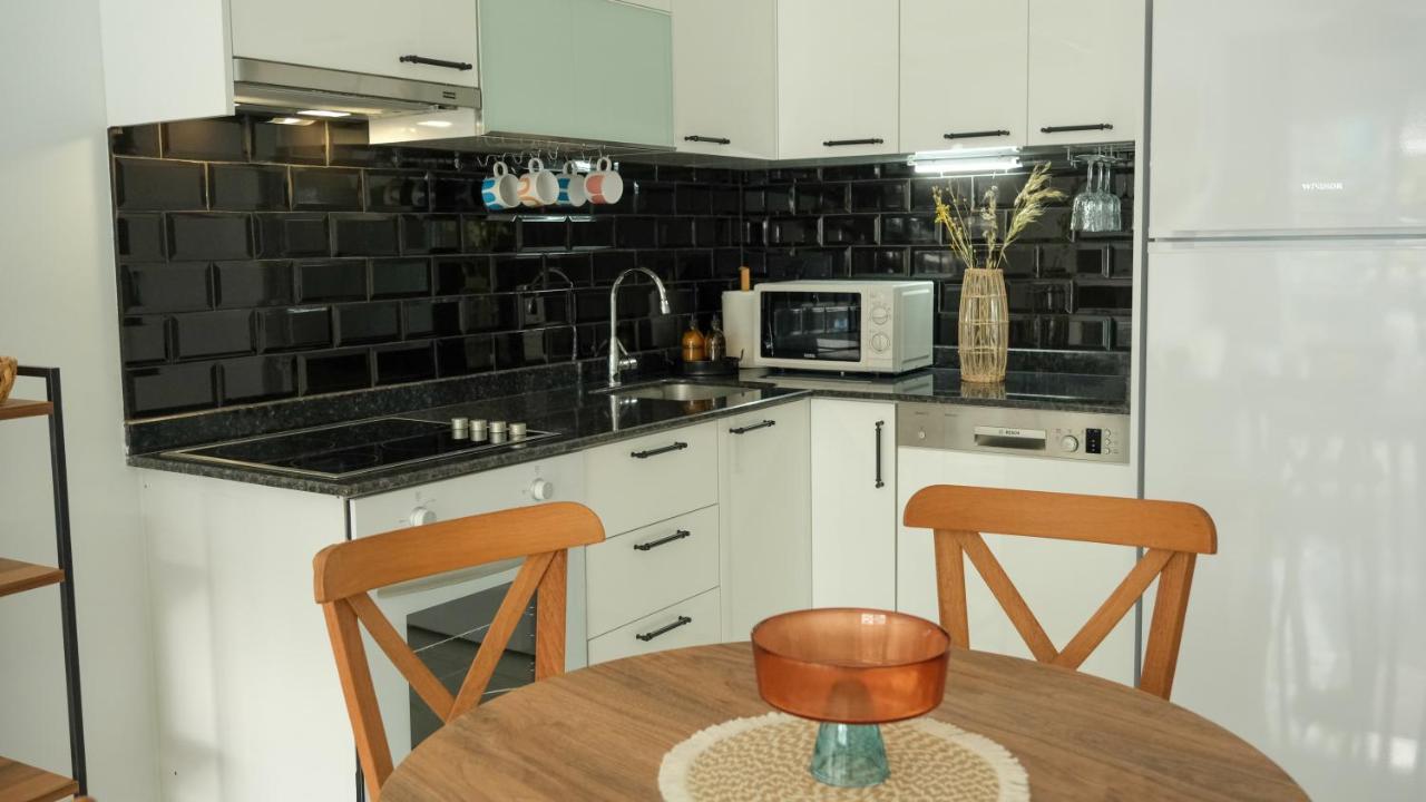 Stylish Calypso With Pool&beach Apartment