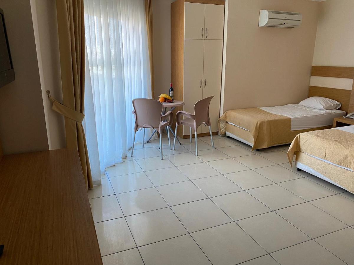 Hotel House *