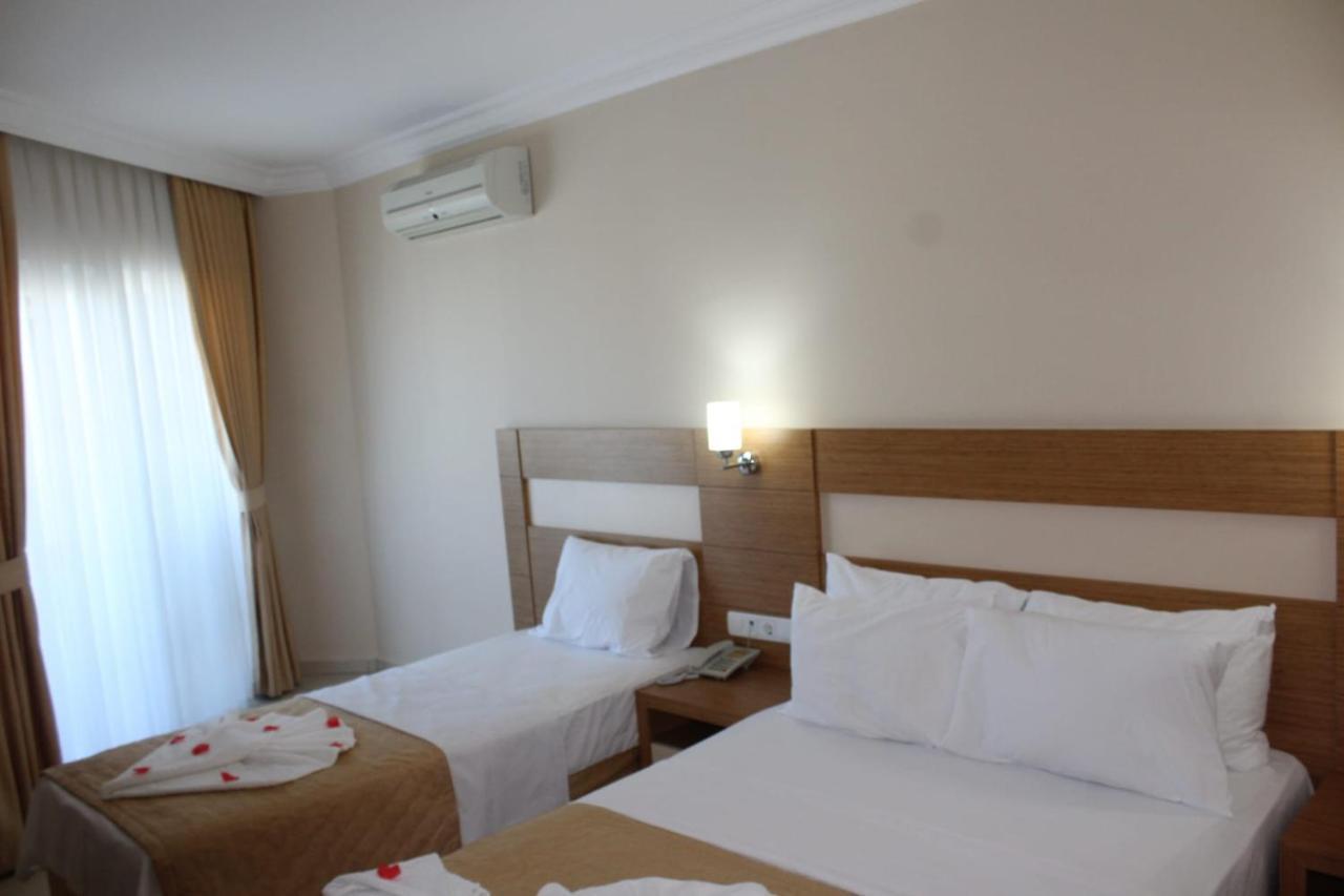 Hotel House *