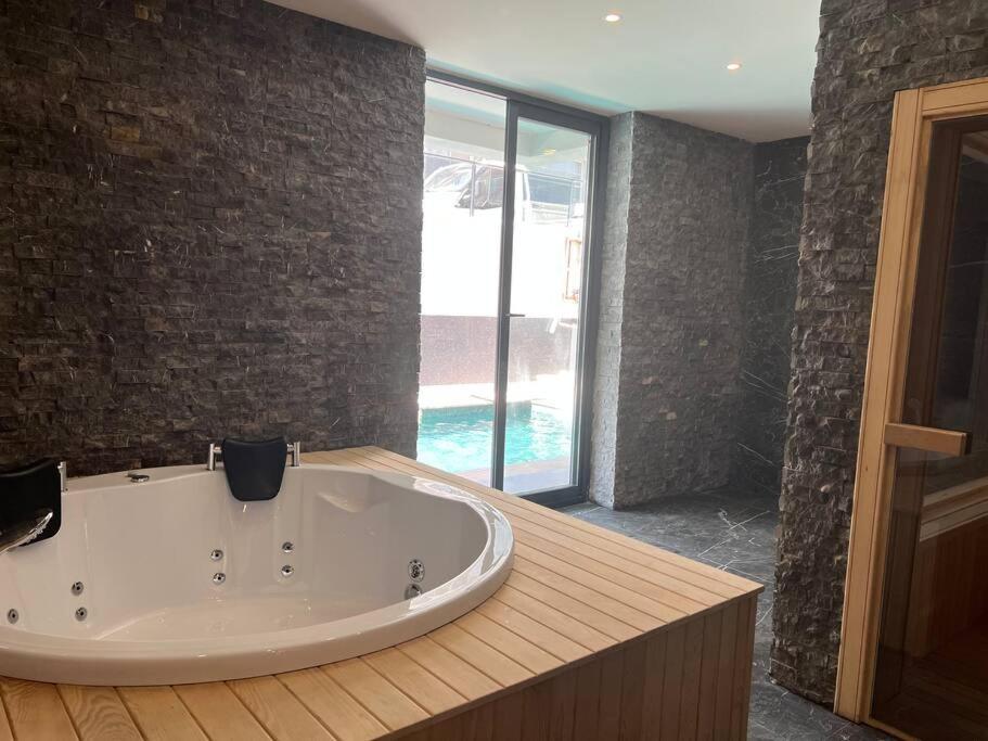 Apartment Camelia 7 Brand New On Cleopatra Side!