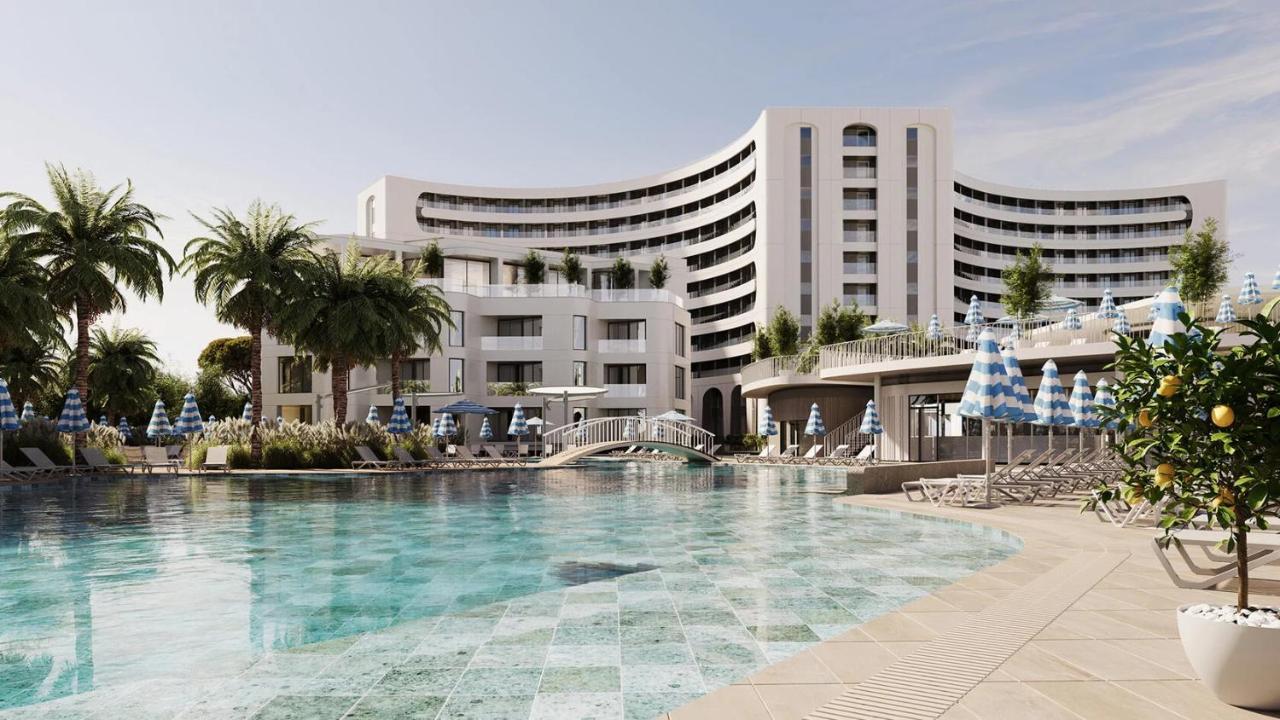 Livingston Grand & Hotel