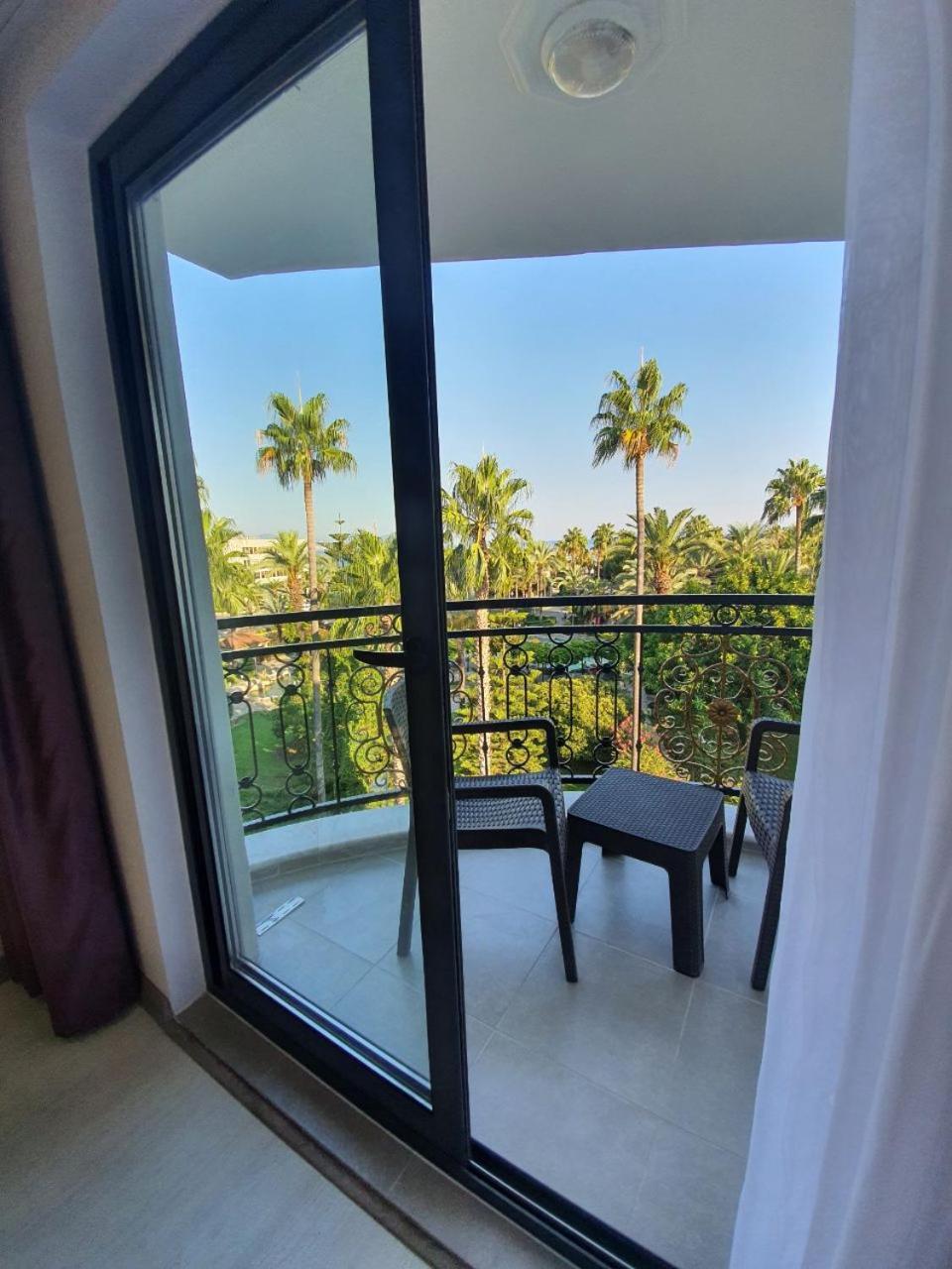 Karikatuer Bi Hotel 4*
